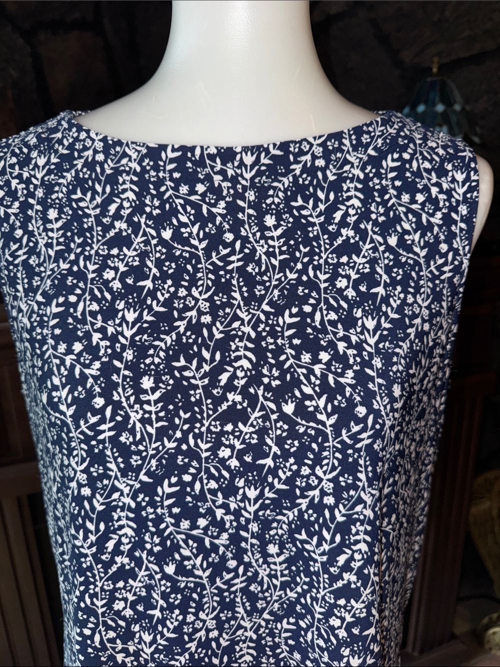 Jones New York Size Medium M Women’s Navy White Sleeveless Patterned Tank Top - Picture 2 of 10